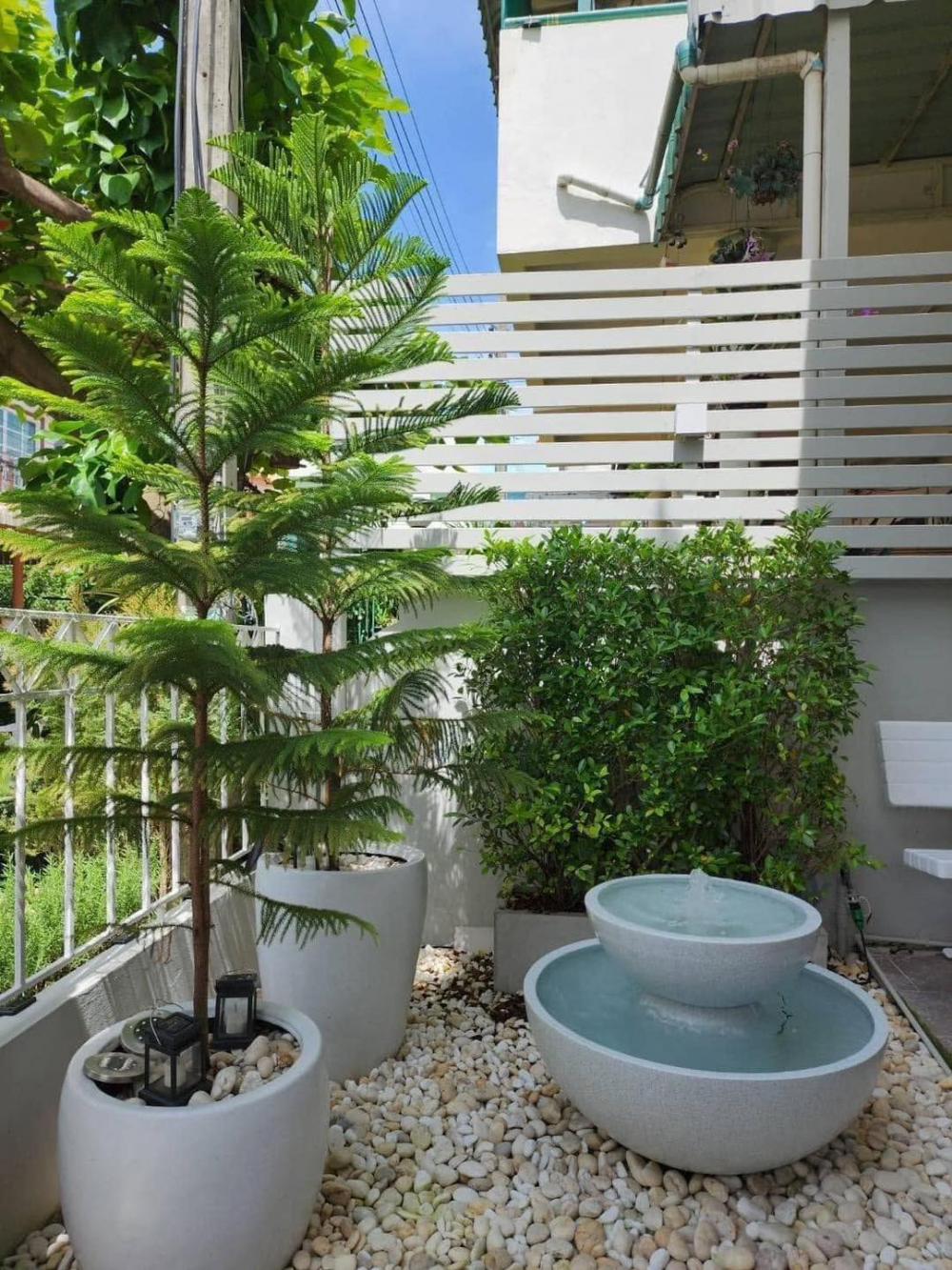 ไอเดียรีโนเวททาวน์โฮมเก่าอายุกว่า 30 ปี กลายเป็นบ้านสไตล์มินิมอล รูปที่ 5