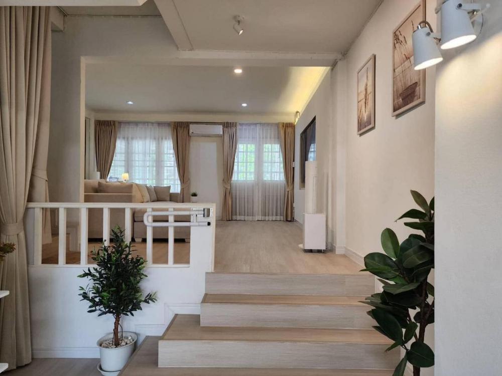 ไอเดียรีโนเวททาวน์โฮมเก่าอายุกว่า 30 ปี กลายเป็นบ้านสไตล์มินิมอล รูปที่ 6