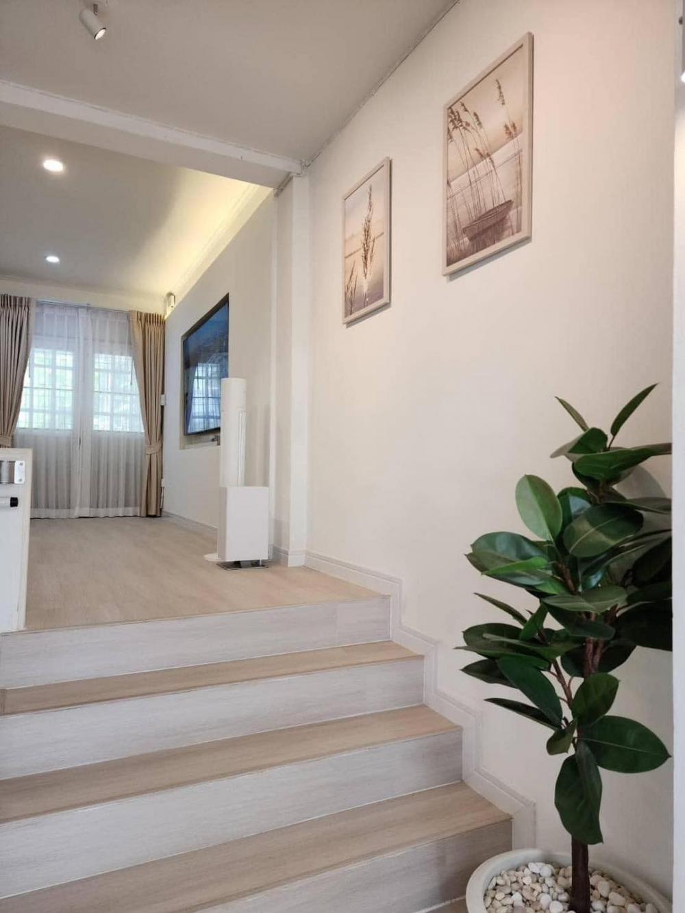 ไอเดียรีโนเวททาวน์โฮมเก่าอายุกว่า 30 ปี กลายเป็นบ้านสไตล์มินิมอล รูปที่ 7