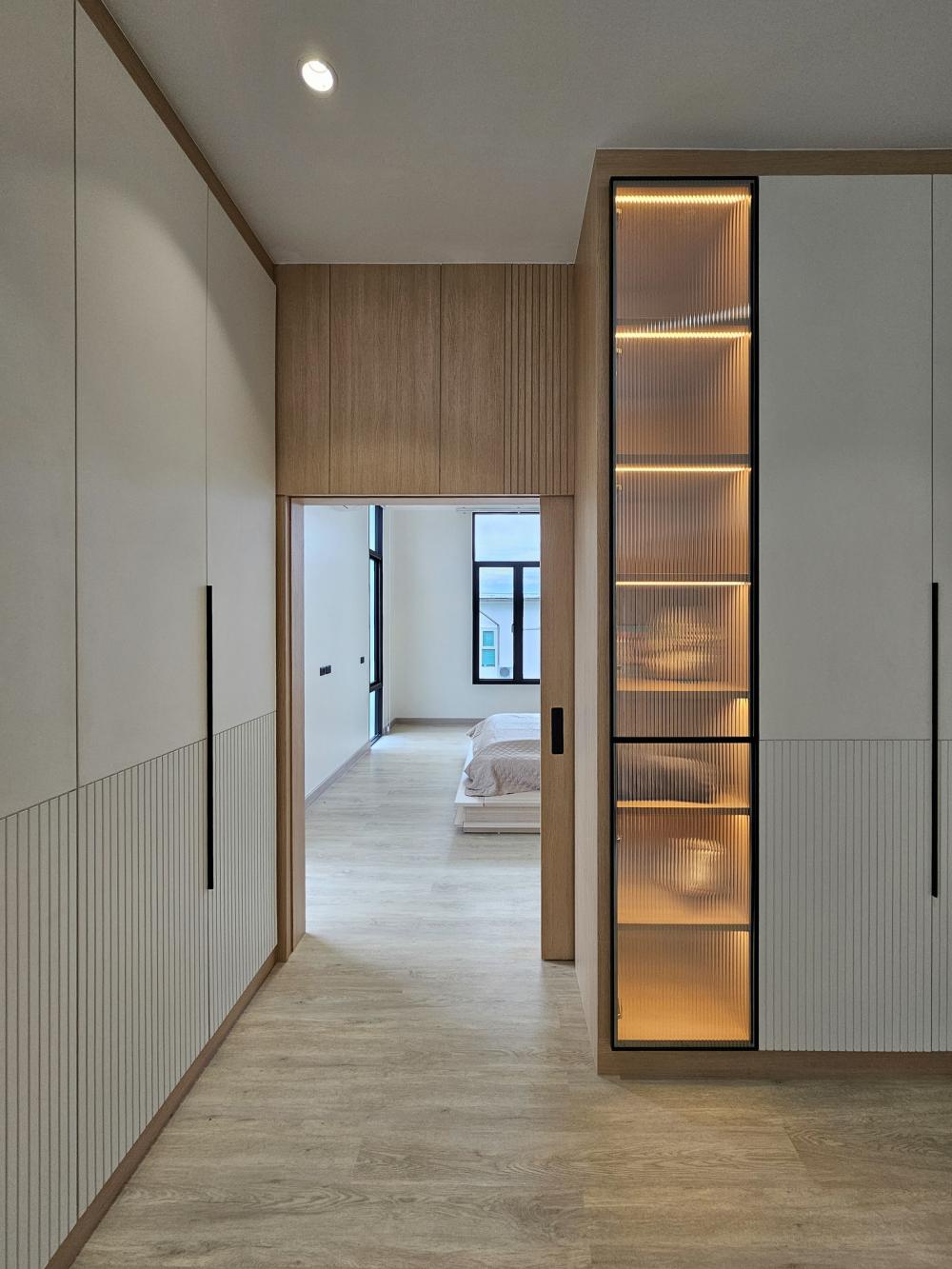 บ้านสไตล์นอร์ดิก Bann Bang-Phra เป็นบ้านที่สร้างขึ้นใหม่ที่ต้องการบ้านใหม่สำหรับอาศัยกับคุณพ่อคุณแม่วัยเกษียณ แทนการรีโนเวทบ้านเดิม รูปที่ 26