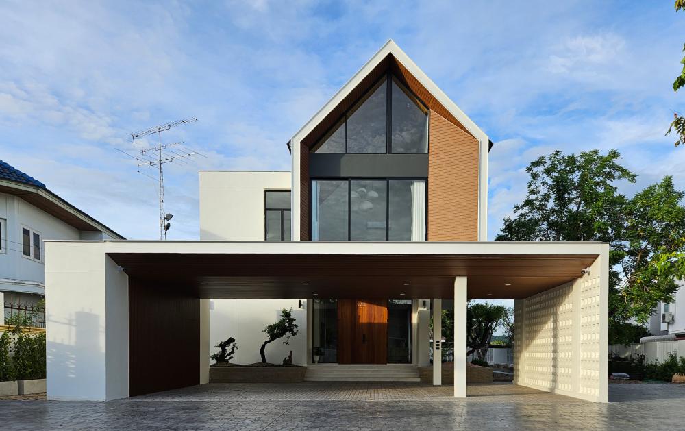 บ้านสไตล์นอร์ดิก Bann Bang-Phra เป็นบ้านที่สร้างขึ้นใหม่ที่ต้องการบ้านใหม่สำหรับอาศัยกับคุณพ่อคุณแม่วัยเกษียณ แทนการรีโนเวทบ้านเดิม รูปที่ 27