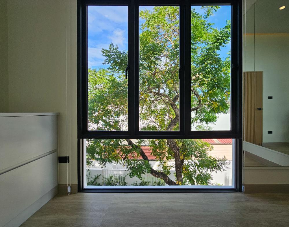 บ้านสไตล์นอร์ดิก Bann Bang-Phra เป็นบ้านที่สร้างขึ้นใหม่ที่ต้องการบ้านใหม่สำหรับอาศัยกับคุณพ่อคุณแม่วัยเกษียณ แทนการรีโนเวทบ้านเดิม รูปที่ 29