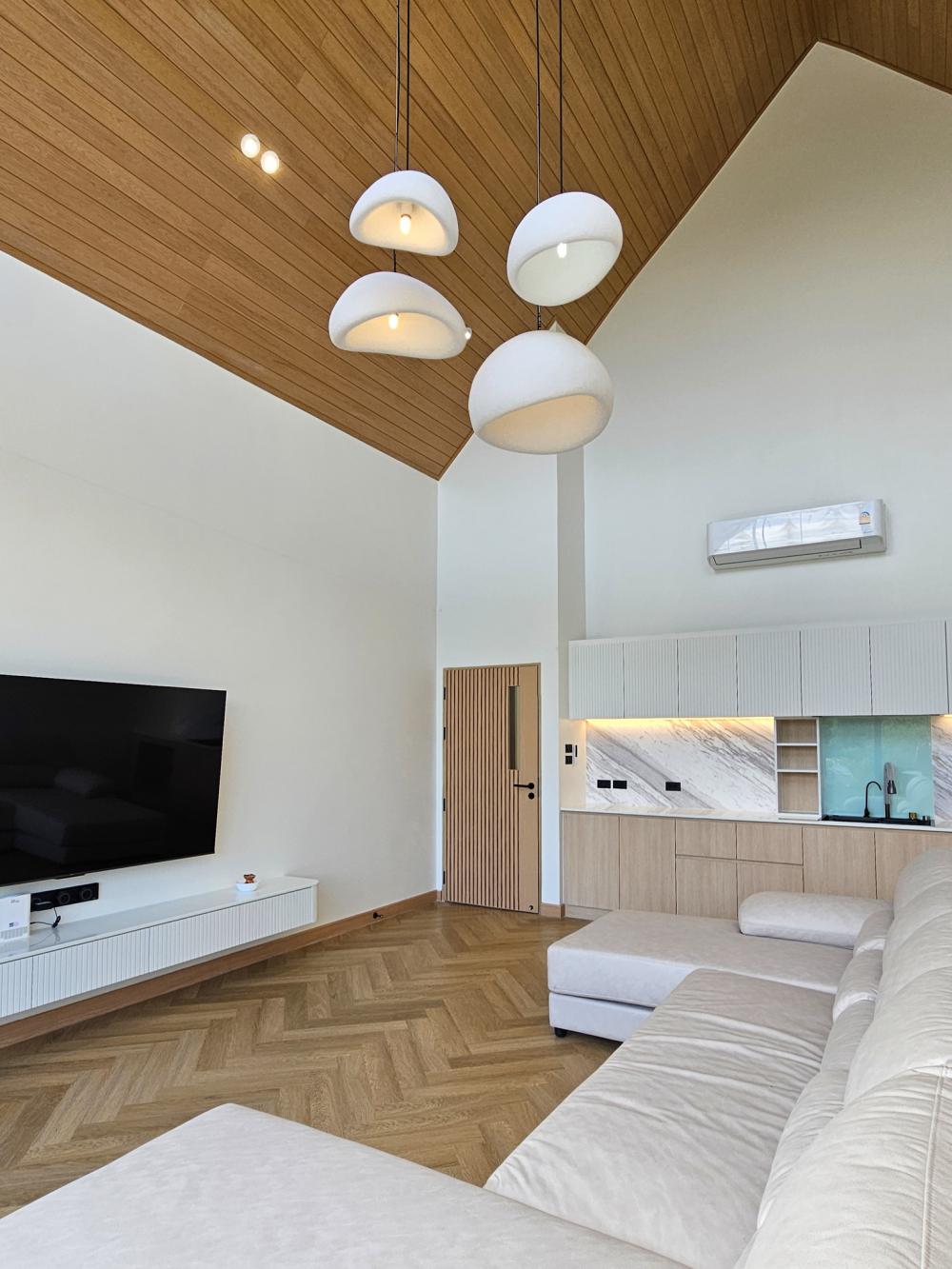 บ้านสไตล์นอร์ดิก Bann Bang-Phra เป็นบ้านที่สร้างขึ้นใหม่ที่ต้องการบ้านใหม่สำหรับอาศัยกับคุณพ่อคุณแม่วัยเกษียณ แทนการรีโนเวทบ้านเดิม รูปที่ 8