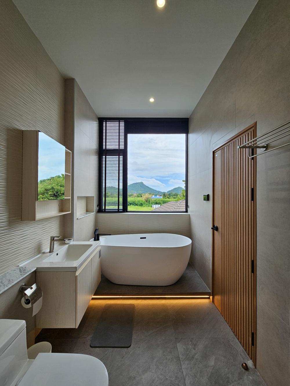 บ้านสไตล์นอร์ดิก Bann Bang-Phra เป็นบ้านที่สร้างขึ้นใหม่ที่ต้องการบ้านใหม่สำหรับอาศัยกับคุณพ่อคุณแม่วัยเกษียณ แทนการรีโนเวทบ้านเดิม รูปที่ 46