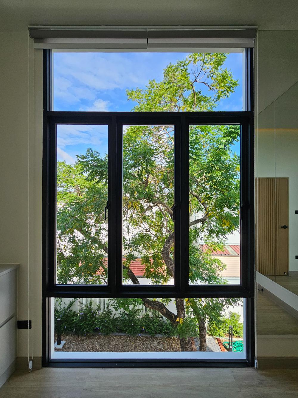 บ้านสไตล์นอร์ดิก Bann Bang-Phra เป็นบ้านที่สร้างขึ้นใหม่ที่ต้องการบ้านใหม่สำหรับอาศัยกับคุณพ่อคุณแม่วัยเกษียณ แทนการรีโนเวทบ้านเดิม รูปที่ 48