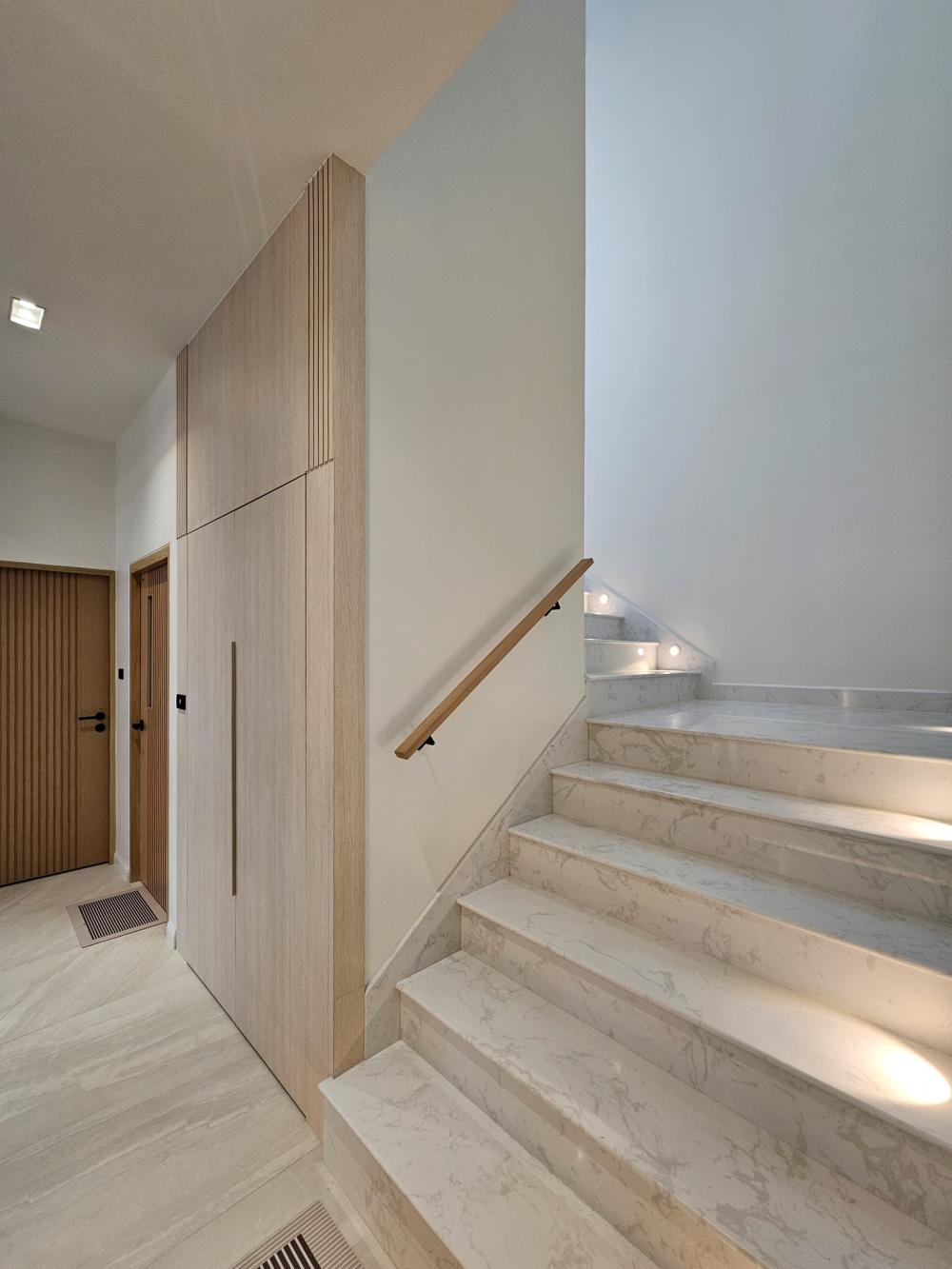 บ้านสไตล์นอร์ดิก Bann Bang-Phra เป็นบ้านที่สร้างขึ้นใหม่ที่ต้องการบ้านใหม่สำหรับอาศัยกับคุณพ่อคุณแม่วัยเกษียณ แทนการรีโนเวทบ้านเดิม รูปที่ 49