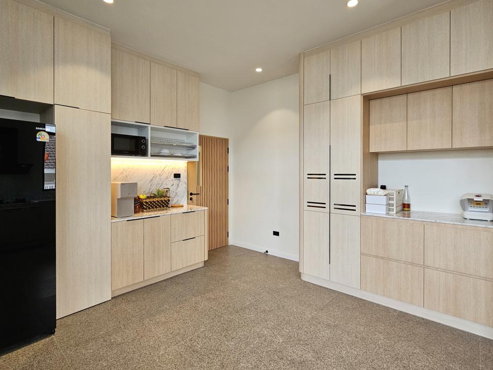 บ้านสไตล์นอร์ดิก Bann Bang-Phra เป็นบ้านที่สร้างขึ้นใหม่ที่ต้องการบ้านใหม่สำหรับอาศัยกับคุณพ่อคุณแม่วัยเกษียณ แทนการรีโนเวทบ้านเดิม รูปที่ 36