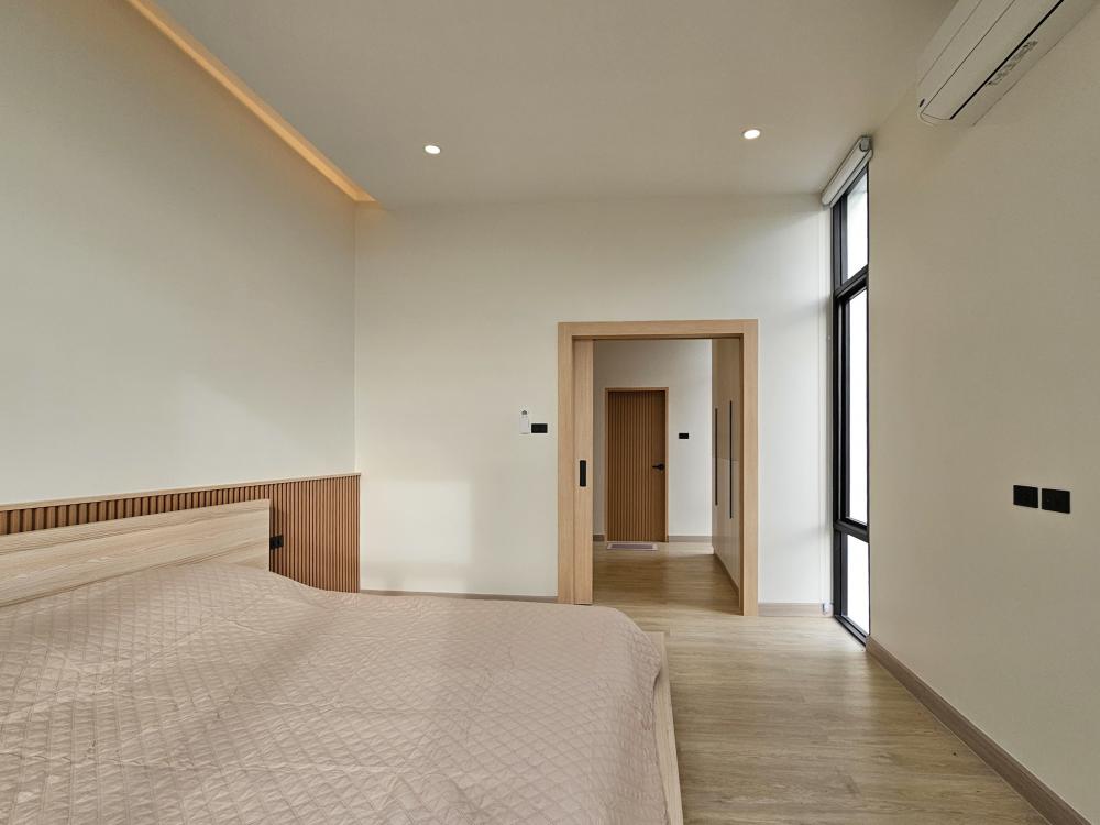 บ้านสไตล์นอร์ดิก Bann Bang-Phra เป็นบ้านที่สร้างขึ้นใหม่ที่ต้องการบ้านใหม่สำหรับอาศัยกับคุณพ่อคุณแม่วัยเกษียณ แทนการรีโนเวทบ้านเดิม รูปที่ 39