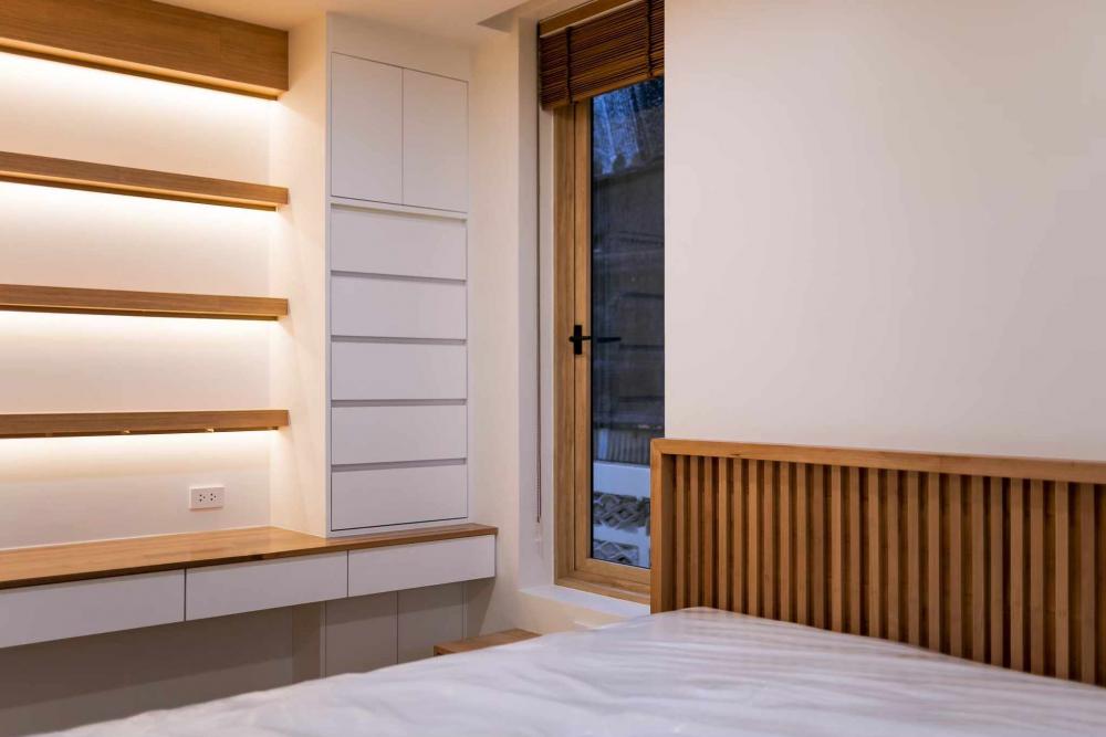 บ้านเดี่ยวสไตล์มินิมอลมูจิ โทนสีอบอุ่น ผสมผสานกับความเป็นโมเดิร์นนิดๆ ขนาด 189 ตร.ม. รูปที่ 23