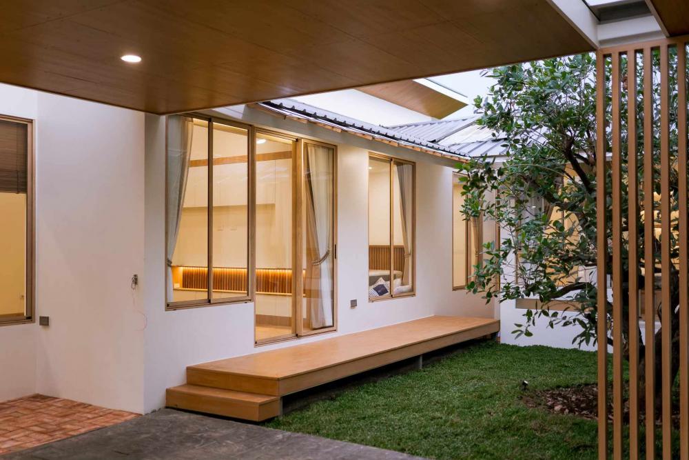 บ้านเดี่ยวสไตล์มินิมอลมูจิ โทนสีอบอุ่น ผสมผสานกับความเป็นโมเดิร์นนิดๆ ขนาด 189 ตร.ม. รูปที่ 5