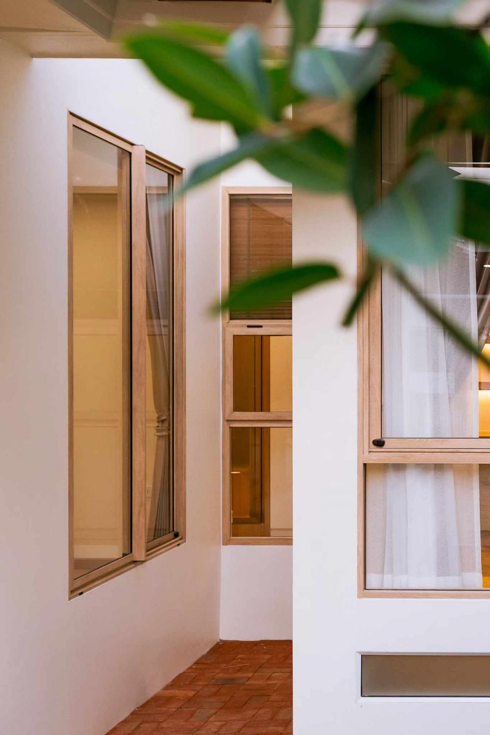 บ้านเดี่ยวสไตล์มินิมอลมูจิ โทนสีอบอุ่น ผสมผสานกับความเป็นโมเดิร์นนิดๆ ขนาด 189 ตร.ม. รูปที่ 1