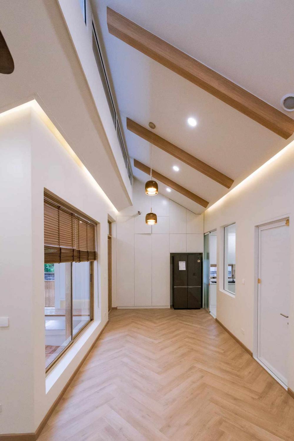 บ้านเดี่ยวสไตล์มินิมอลมูจิ โทนสีอบอุ่น ผสมผสานกับความเป็นโมเดิร์นนิดๆ ขนาด 189 ตร.ม. รูปที่ 3