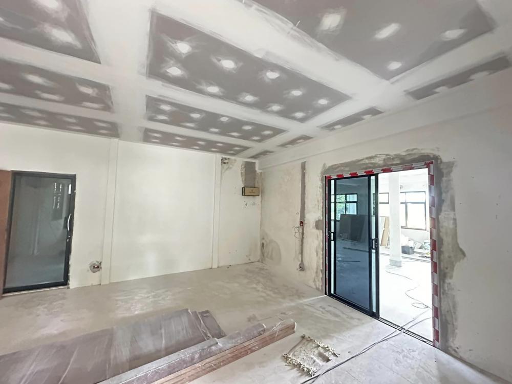 รีโนเวทบ้านครึ่งปูนครึ่งไม้ ขนาด 4 ห้อนนอน 1 ห้องน้ำ รูปที่ 2