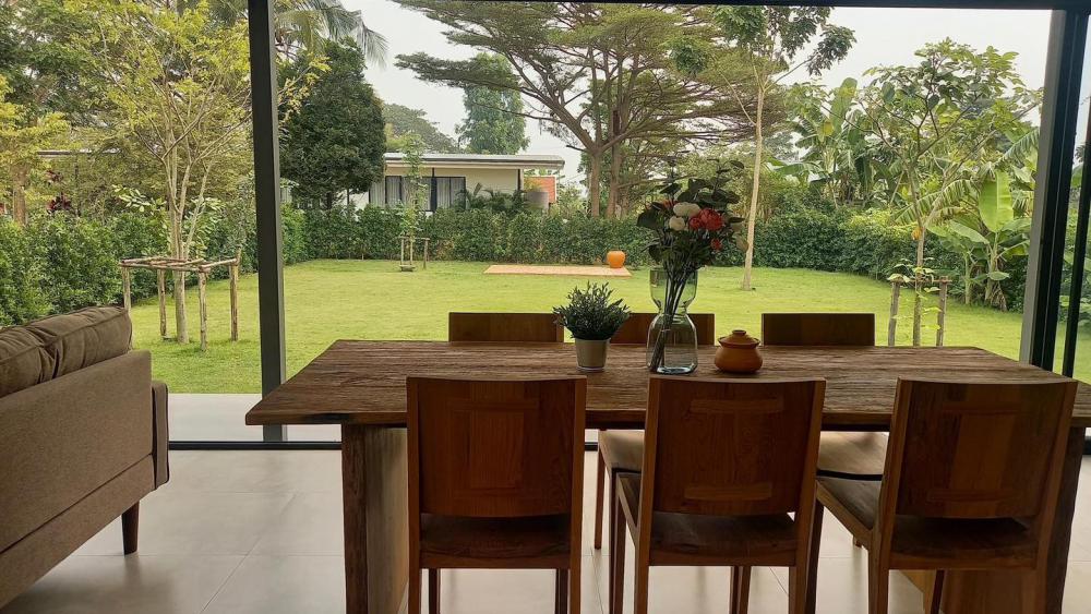 ไอเดียบ้านทรงกล่องสไตล์โมเดิร์นพร้อมจัดสวนปลูกต้นไม้ รูปที่ 13