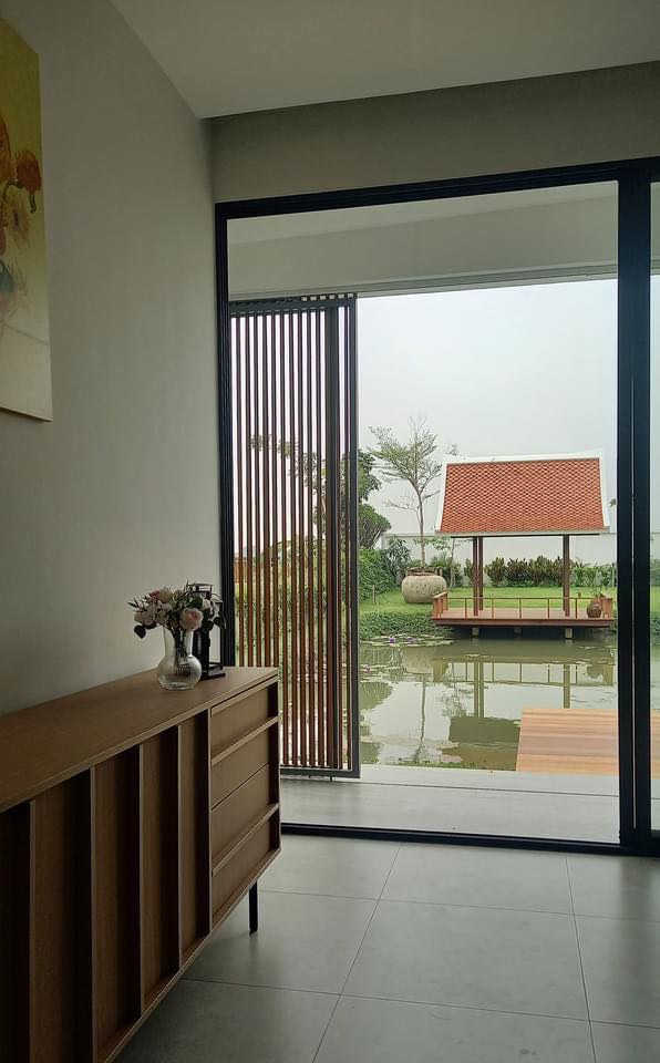 ไอเดียบ้านทรงกล่องสไตล์โมเดิร์นพร้อมจัดสวนปลูกต้นไม้ รูปที่ 25