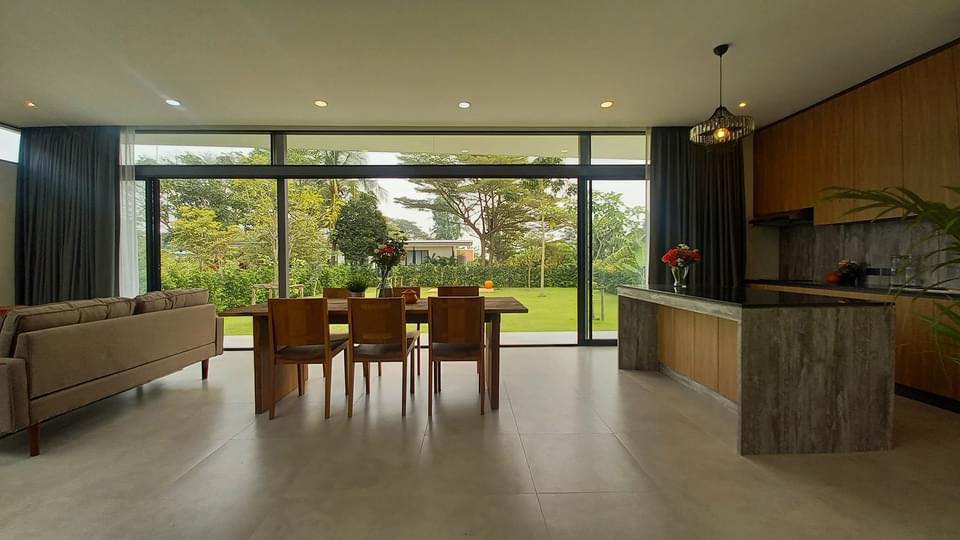 ไอเดียบ้านทรงกล่องสไตล์โมเดิร์นพร้อมจัดสวนปลูกต้นไม้ รูปที่ 4