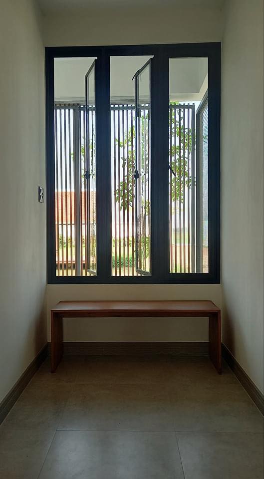 ไอเดียบ้านทรงกล่องสไตล์โมเดิร์นพร้อมจัดสวนปลูกต้นไม้ รูปที่ 2