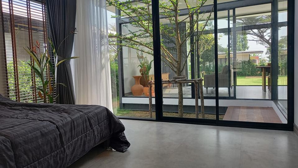 ไอเดียบ้านทรงกล่องสไตล์โมเดิร์นพร้อมจัดสวนปลูกต้นไม้ รูปที่ 3