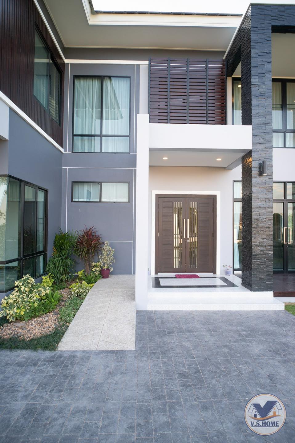 บ้านสองชั้นสไตล์คอนเทมโพรารี่ ขนาด 4 ห้องนอน 5 ห้องน้ำ 2 ที่จอดรถ รูปที่ 12