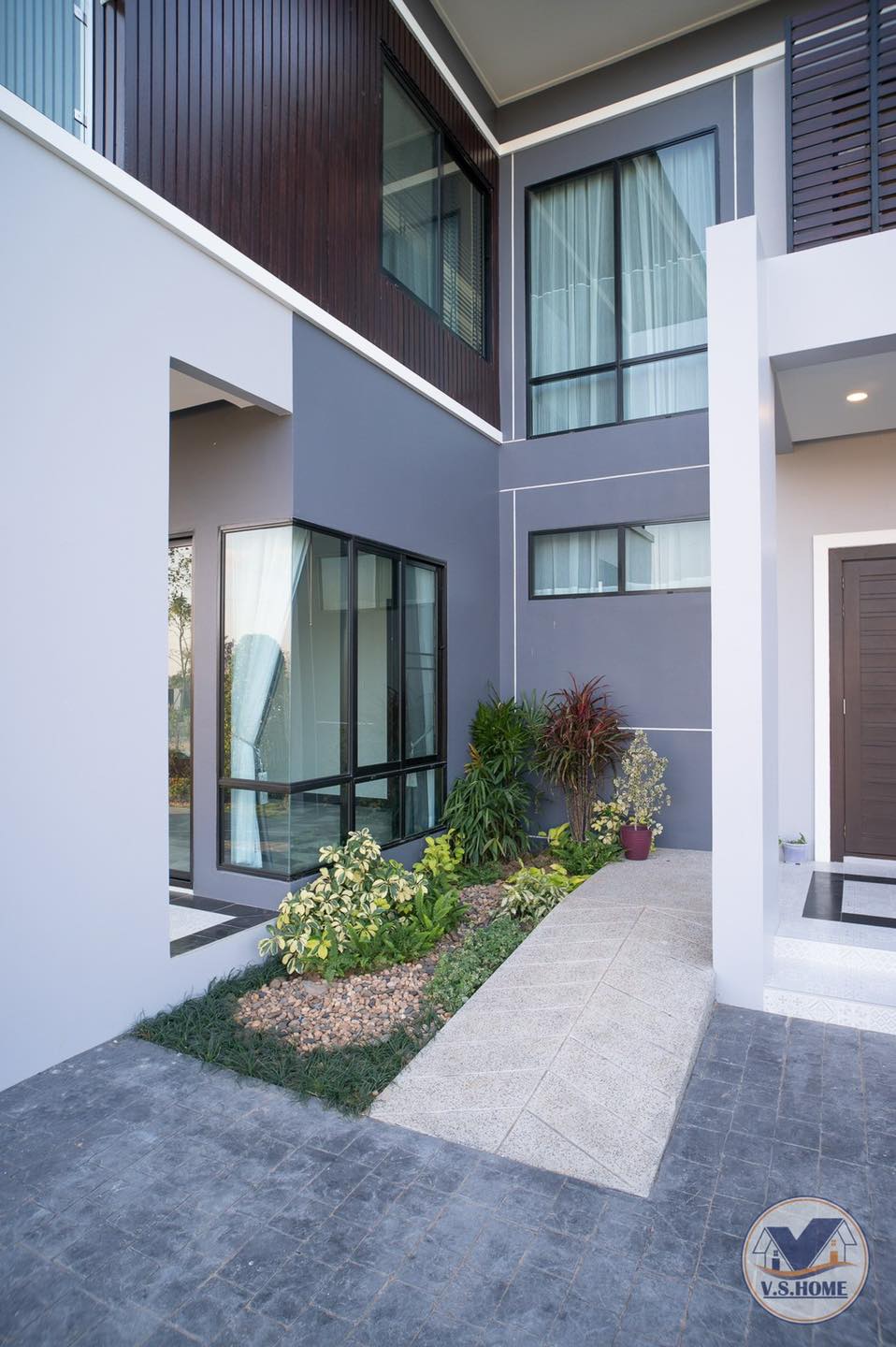 บ้านสองชั้นสไตล์คอนเทมโพรารี่ ขนาด 4 ห้องนอน 5 ห้องน้ำ 2 ที่จอดรถ รูปที่ 13