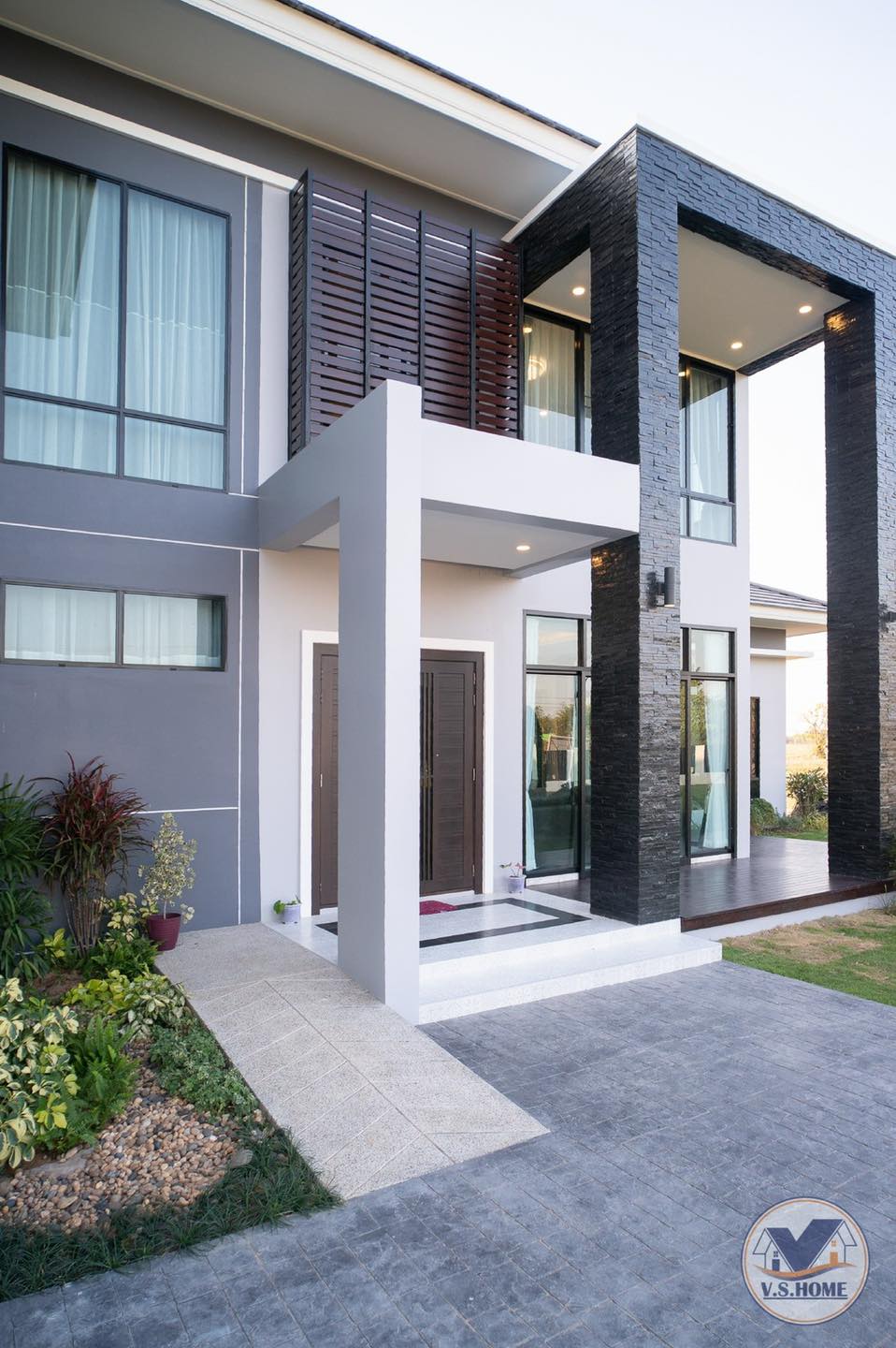 บ้านสองชั้นสไตล์คอนเทมโพรารี่ ขนาด 4 ห้องนอน 5 ห้องน้ำ 2 ที่จอดรถ รูปที่ 14