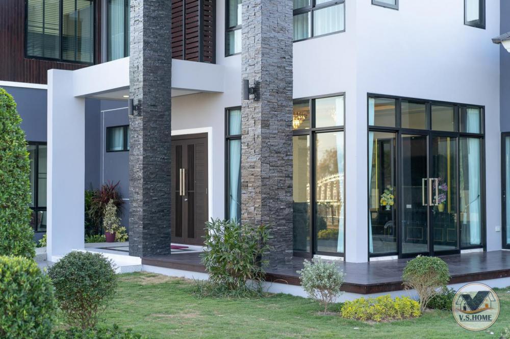 บ้านสองชั้นสไตล์คอนเทมโพรารี่ ขนาด 4 ห้องนอน 5 ห้องน้ำ 2 ที่จอดรถ รูปที่ 17