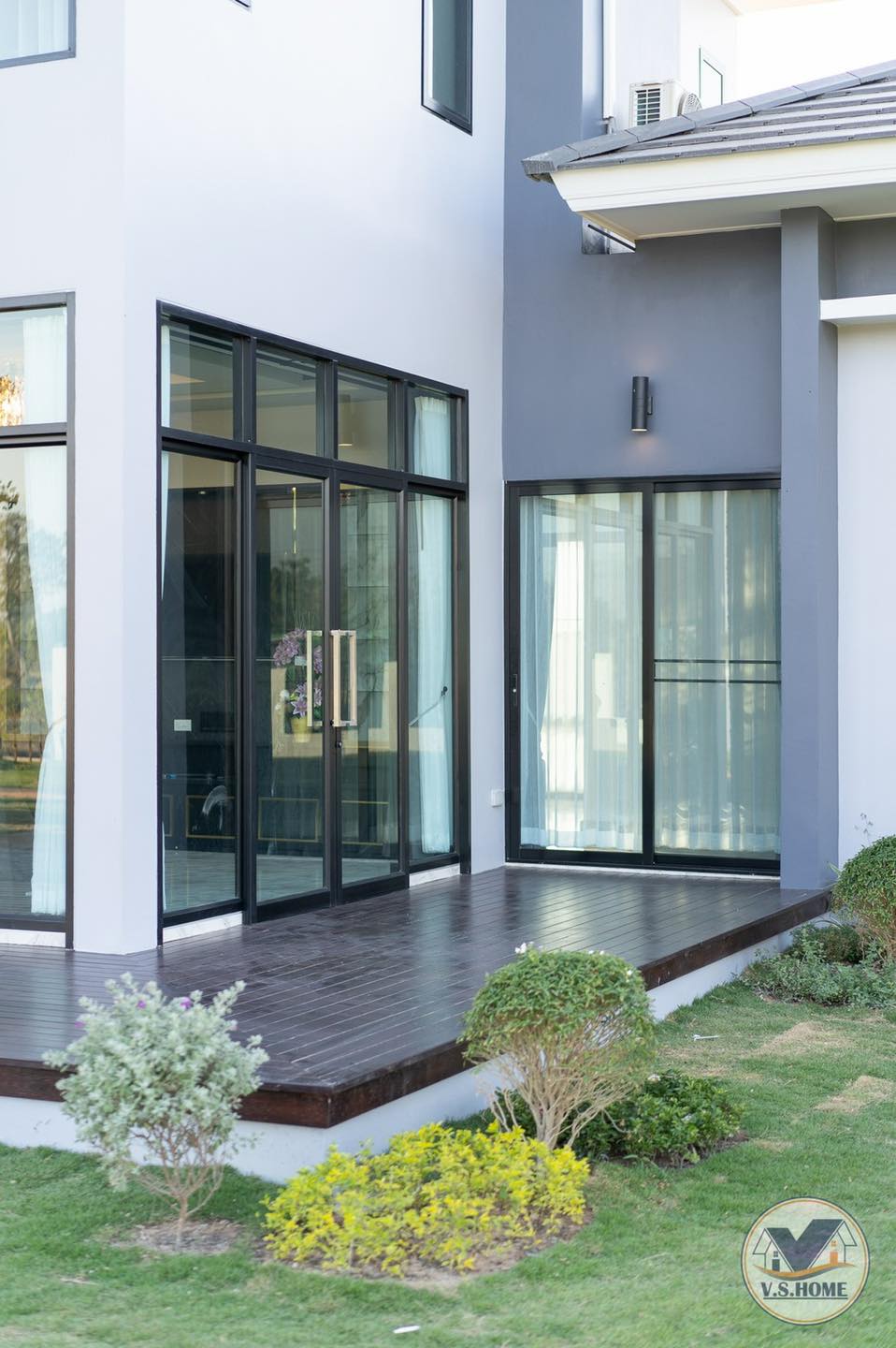 บ้านสองชั้นสไตล์คอนเทมโพรารี่ ขนาด 4 ห้องนอน 5 ห้องน้ำ 2 ที่จอดรถ รูปที่ 18