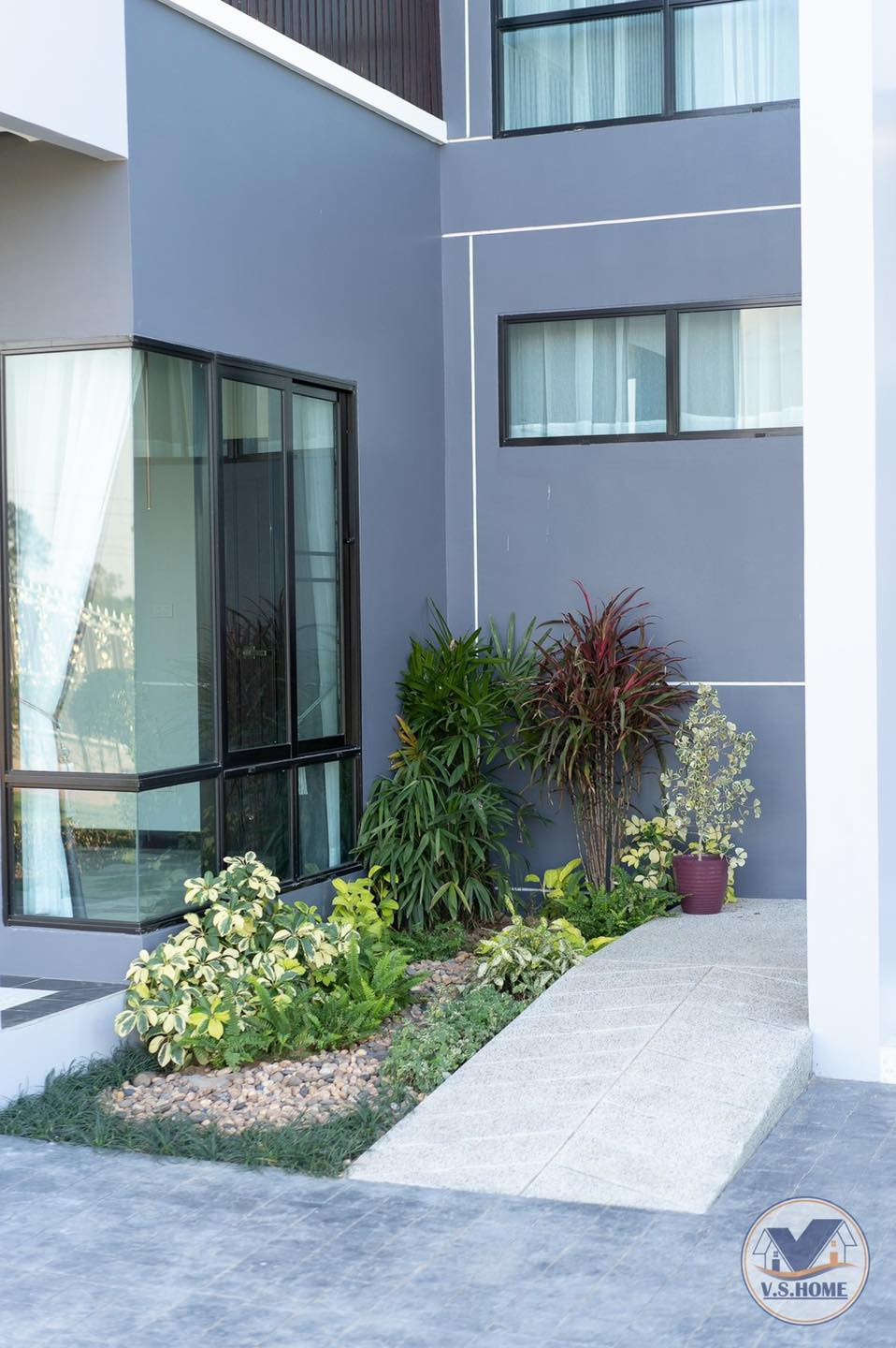 บ้านสองชั้นสไตล์คอนเทมโพรารี่ ขนาด 4 ห้องนอน 5 ห้องน้ำ 2 ที่จอดรถ รูปที่ 19