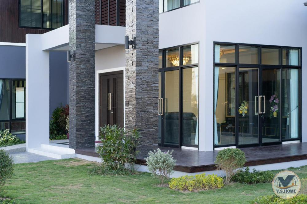 บ้านสองชั้นสไตล์คอนเทมโพรารี่ ขนาด 4 ห้องนอน 5 ห้องน้ำ 2 ที่จอดรถ รูปที่ 21