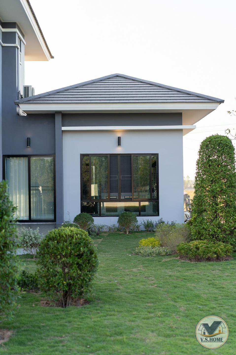 บ้านสองชั้นสไตล์คอนเทมโพรารี่ ขนาด 4 ห้องนอน 5 ห้องน้ำ 2 ที่จอดรถ รูปที่ 22