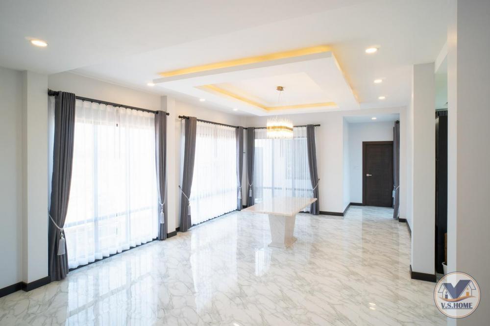 บ้านสองชั้นสไตล์คอนเทมโพรารี่ ขนาด 4 ห้องนอน 5 ห้องน้ำ 2 ที่จอดรถ รูปที่ 28