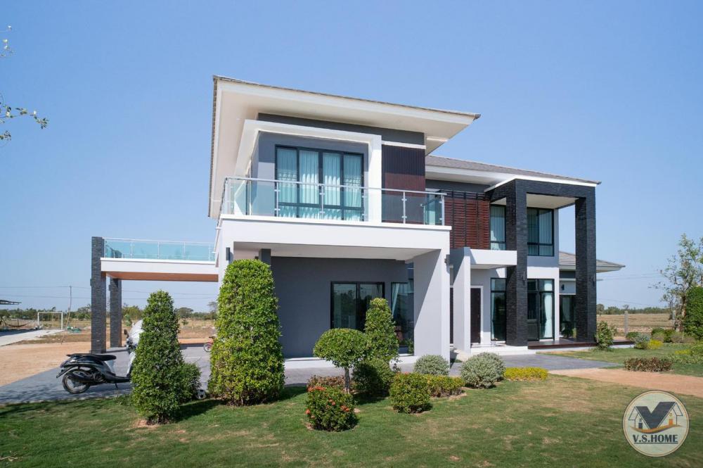 บ้านสองชั้นสไตล์คอนเทมโพรารี่ ขนาด 4 ห้องนอน 5 ห้องน้ำ 2 ที่จอดรถ รูปที่ 3