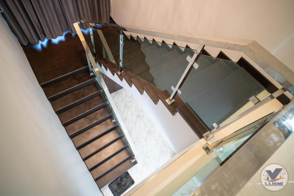 บ้านสองชั้นสไตล์คอนเทมโพรารี่ ขนาด 4 ห้องนอน 5 ห้องน้ำ 2 ที่จอดรถ รูปที่ 43