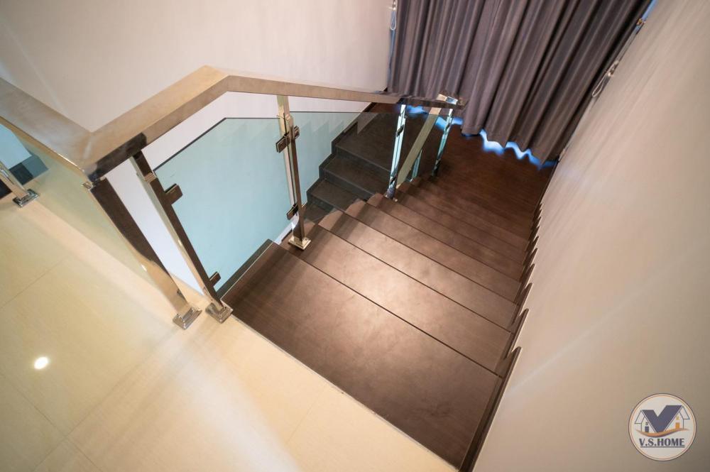 บ้านสองชั้นสไตล์คอนเทมโพรารี่ ขนาด 4 ห้องนอน 5 ห้องน้ำ 2 ที่จอดรถ รูปที่ 44