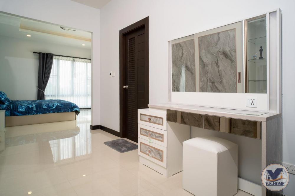 บ้านสองชั้นสไตล์คอนเทมโพรารี่ ขนาด 4 ห้องนอน 5 ห้องน้ำ 2 ที่จอดรถ รูปที่ 46