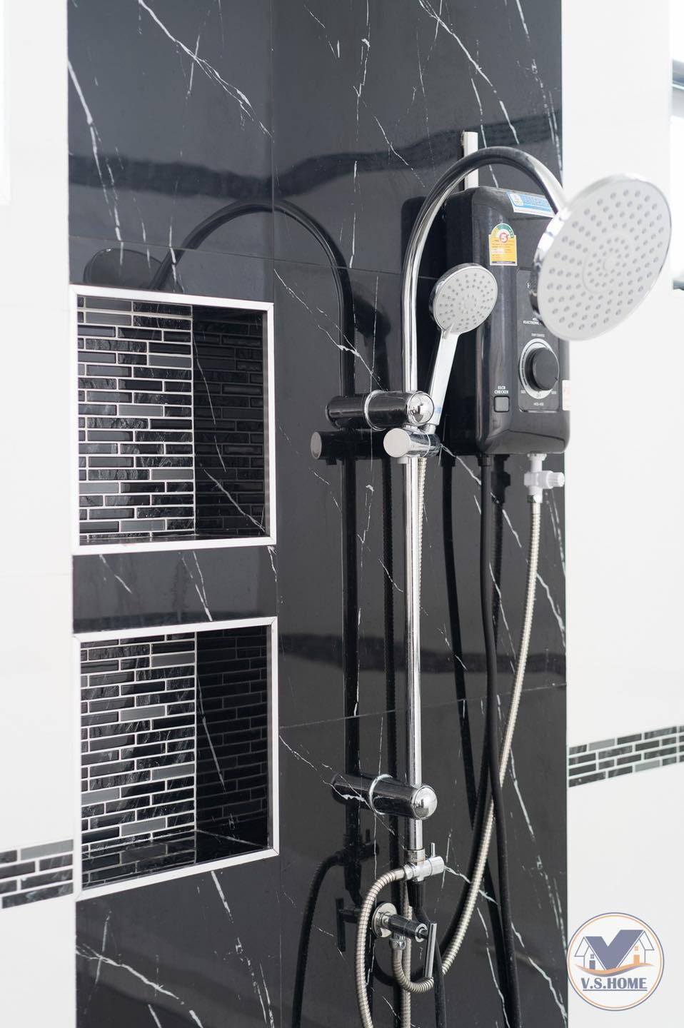 บ้านสองชั้นสไตล์คอนเทมโพรารี่ ขนาด 4 ห้องนอน 5 ห้องน้ำ 2 ที่จอดรถ รูปที่ 52