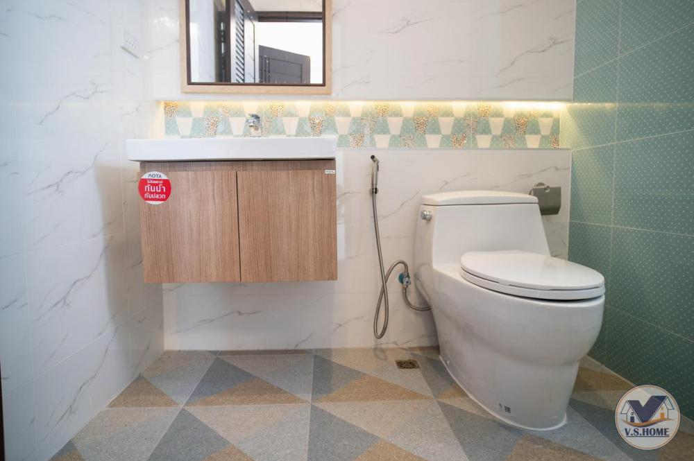 บ้านสองชั้นสไตล์คอนเทมโพรารี่ ขนาด 4 ห้องนอน 5 ห้องน้ำ 2 ที่จอดรถ รูปที่ 54