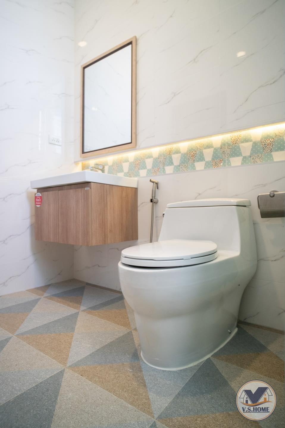 บ้านสองชั้นสไตล์คอนเทมโพรารี่ ขนาด 4 ห้องนอน 5 ห้องน้ำ 2 ที่จอดรถ รูปที่ 55