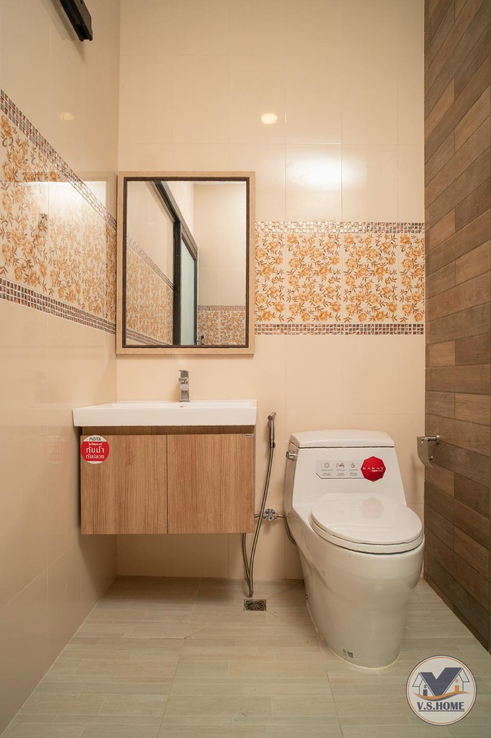 บ้านสองชั้นสไตล์คอนเทมโพรารี่ ขนาด 4 ห้องนอน 5 ห้องน้ำ 2 ที่จอดรถ รูปที่ 56