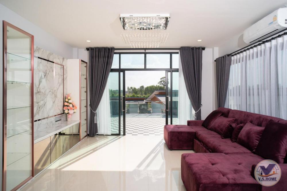 บ้านสองชั้นสไตล์คอนเทมโพรารี่ ขนาด 4 ห้องนอน 5 ห้องน้ำ 2 ที่จอดรถ รูปที่ 34