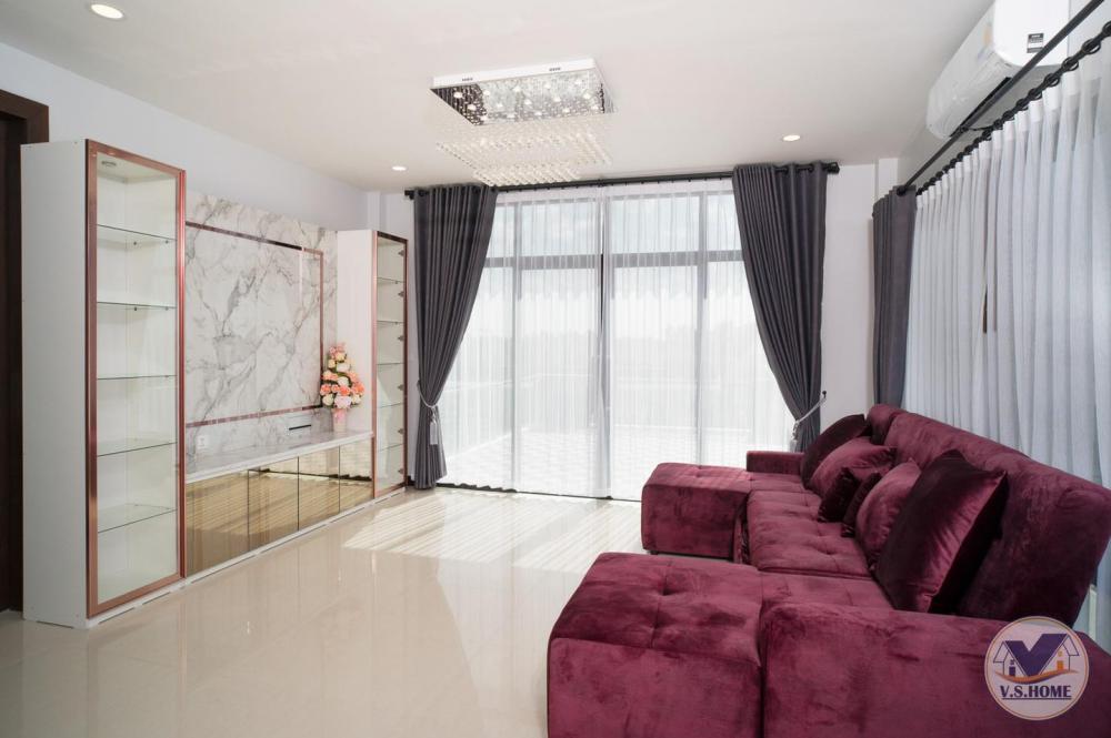 บ้านสองชั้นสไตล์คอนเทมโพรารี่ ขนาด 4 ห้องนอน 5 ห้องน้ำ 2 ที่จอดรถ รูปที่ 35