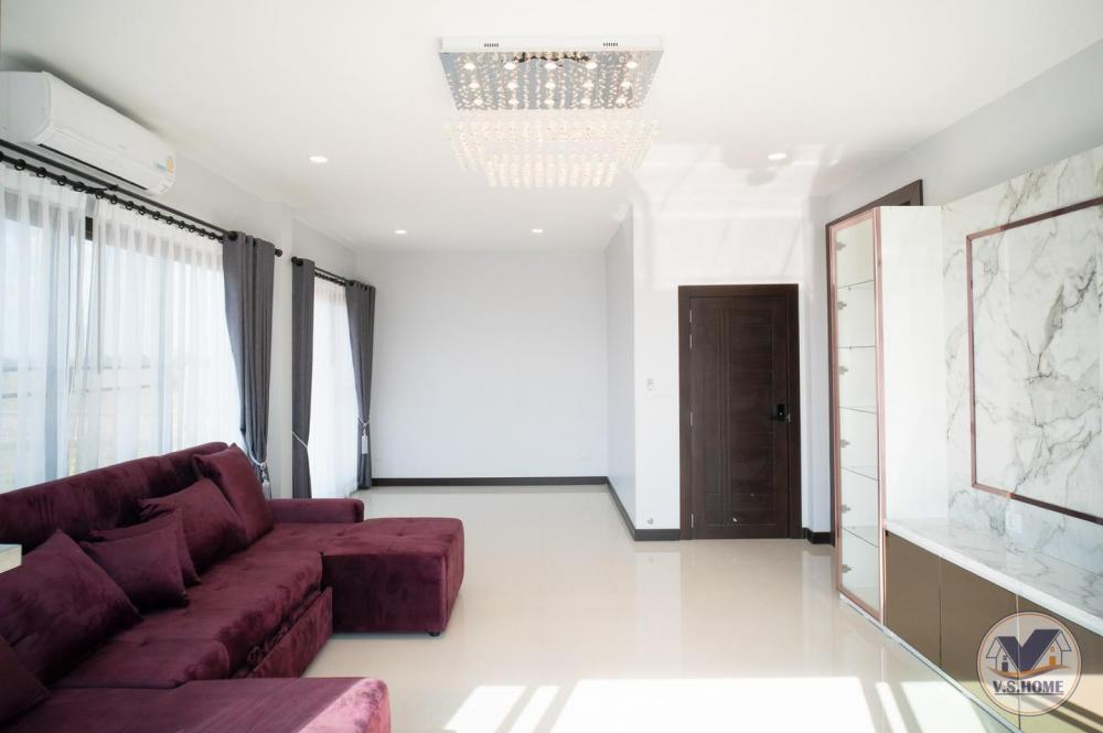 บ้านสองชั้นสไตล์คอนเทมโพรารี่ ขนาด 4 ห้องนอน 5 ห้องน้ำ 2 ที่จอดรถ รูปที่ 36