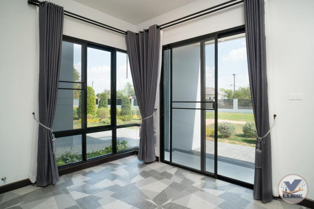 บ้านสองชั้นสไตล์คอนเทมโพรารี่ ขนาด 4 ห้องนอน 5 ห้องน้ำ 2 ที่จอดรถ รูปที่ 37