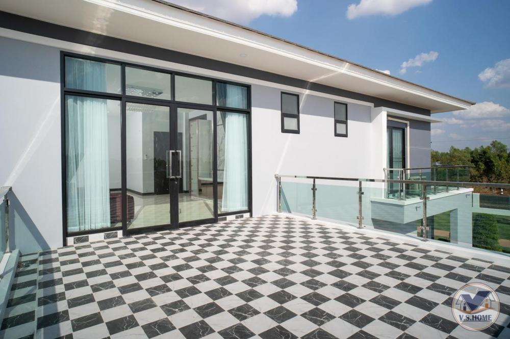 บ้านสองชั้นสไตล์คอนเทมโพรารี่ ขนาด 4 ห้องนอน 5 ห้องน้ำ 2 ที่จอดรถ รูปที่ 39