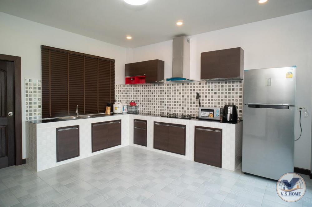 บ้านสองชั้นสไตล์คอนเทมโพรารี่ ขนาด 4 ห้องนอน 5 ห้องน้ำ 2 ที่จอดรถ รูปที่ 61