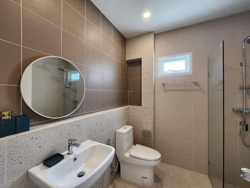 บ้านสไตล์มินิมอลขนาด 3 ห้องนอน 2 ห้องน้ำ และสวนมินิมอล รูปที่ 9