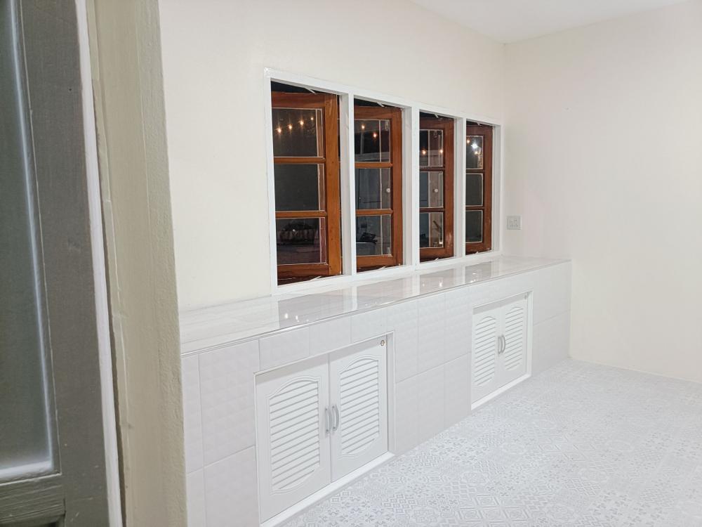 ไอเดียครัวเล็กๆ ห้องซักผ้า พร้อม พื้นที่นั่งชิวริมน้ำ รูปที่ 3