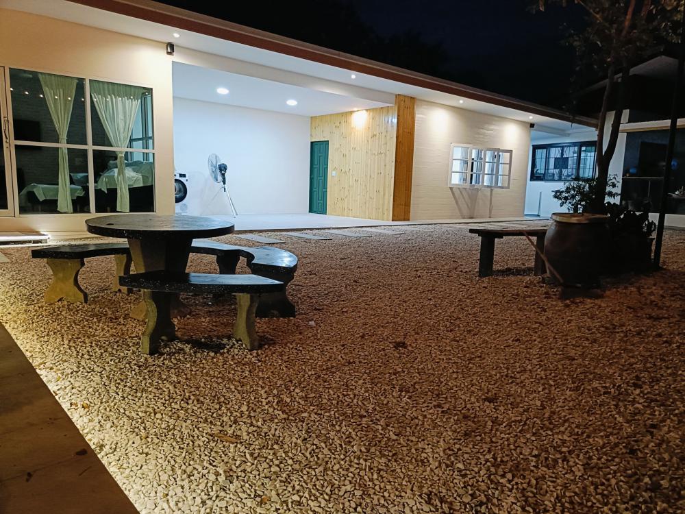 ไอเดียครัวเล็กๆ ห้องซักผ้า พร้อม พื้นที่นั่งชิวริมน้ำ รูปที่ 5