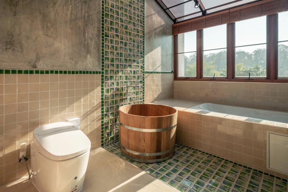 บ้านพักตากอากาศชั้นเดียวสไตล์รีสอร์ทจากจังหวัดเชียงใหม่ ตั้งอยู่ท่ามกลางทิวเขาและแหล่งน้ำจากธรรมชาติ โอบล้อมด้วยป่าเขียวอันอุดมสมบูรณ์ รูปที่ 12