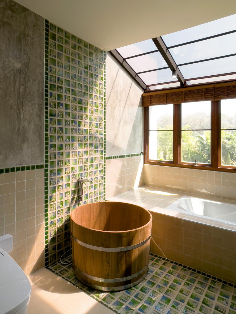 บ้านพักตากอากาศชั้นเดียวสไตล์รีสอร์ทจากจังหวัดเชียงใหม่ ตั้งอยู่ท่ามกลางทิวเขาและแหล่งน้ำจากธรรมชาติ โอบล้อมด้วยป่าเขียวอันอุดมสมบูรณ์ รูปที่ 18